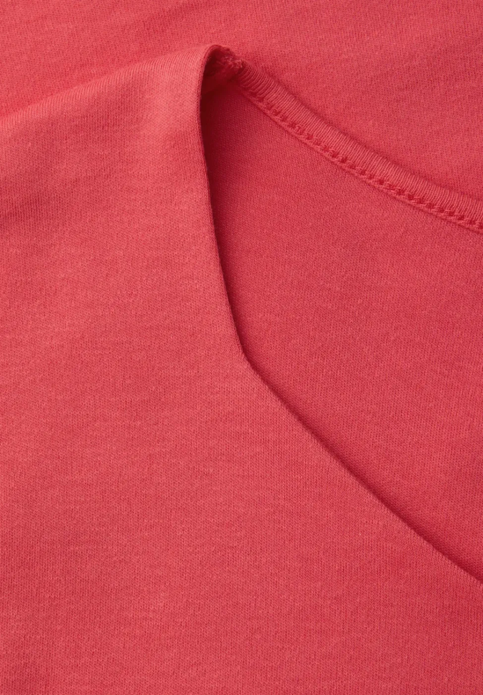Ärmelloses Shirt mit Diamantausschnitt