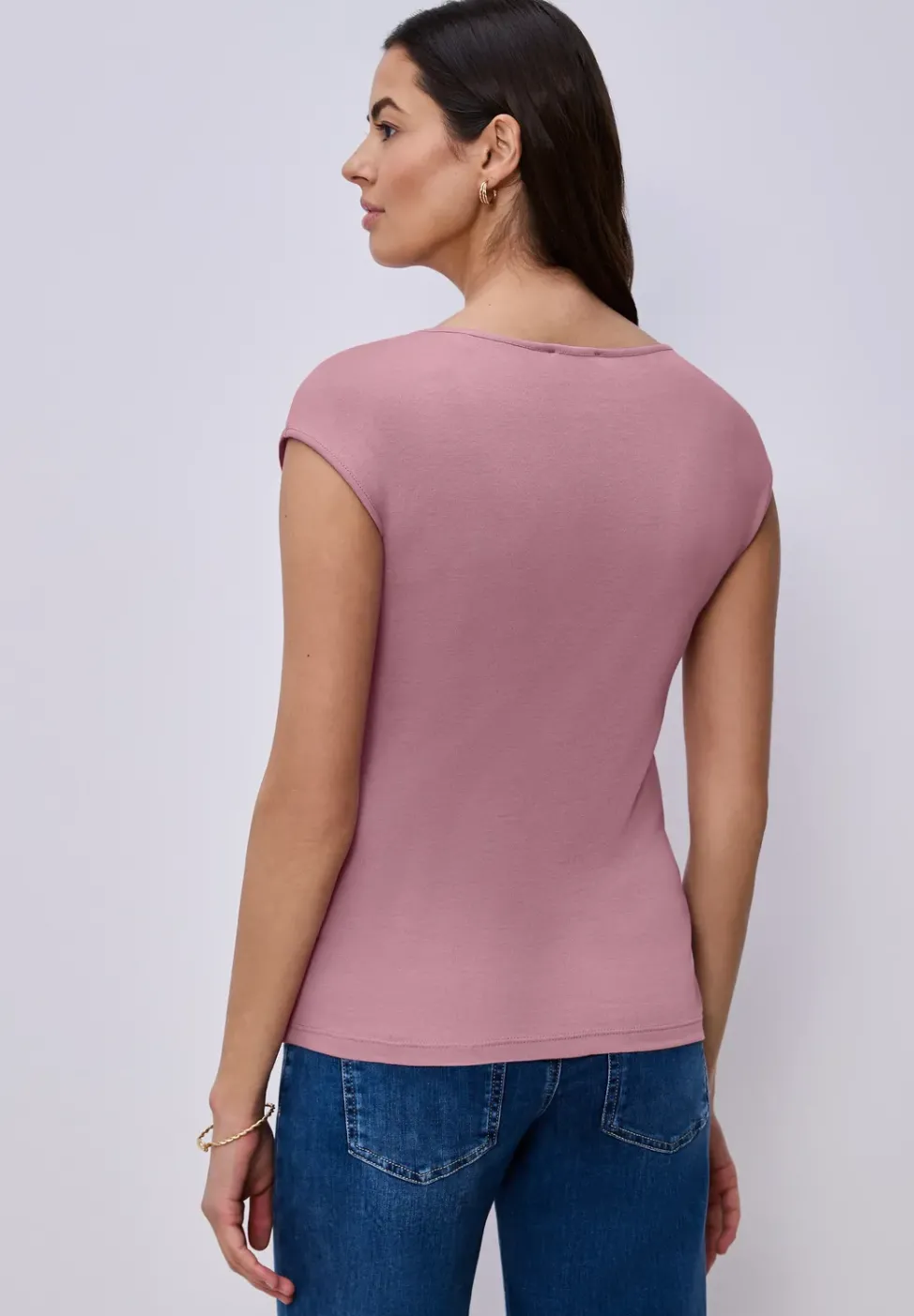 Ärmelloses Shirt mit Diamantausschnitt