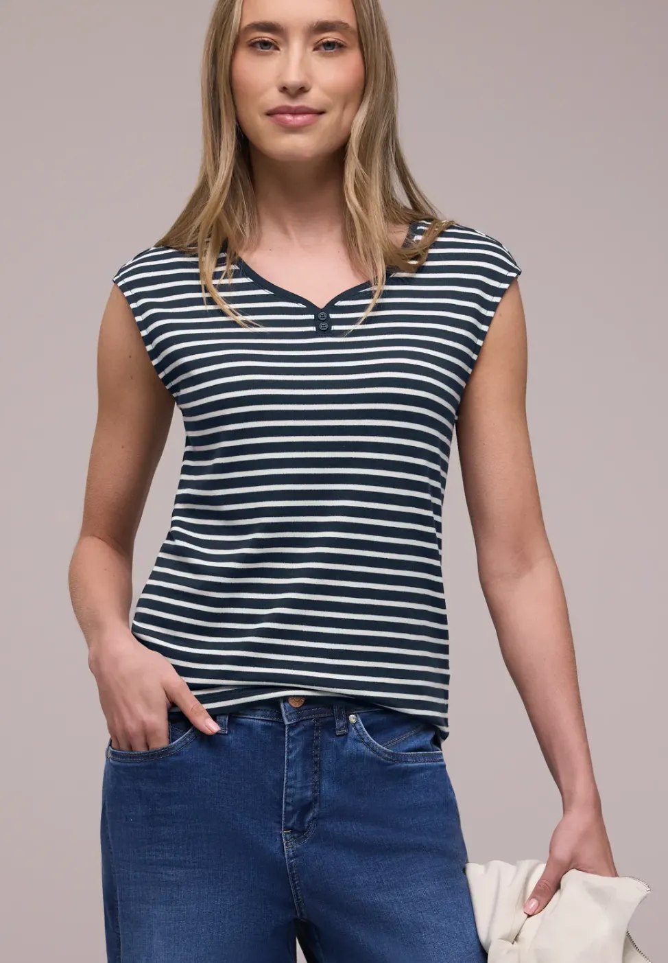 Ärmelloses Shirt mit Knopfdetail