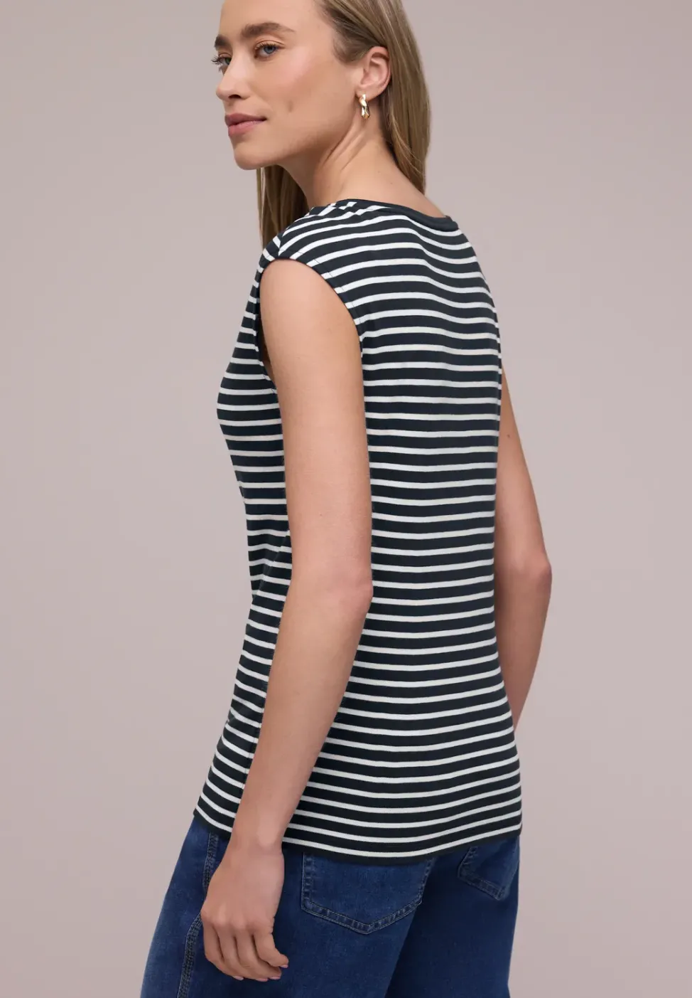 Ärmelloses Shirt mit Knopfdetail