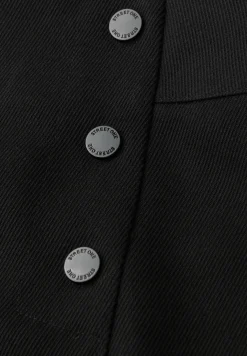 Rock mit Knopfdetail