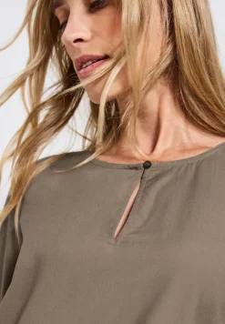 Rundhalsbluse mit Cut-Out