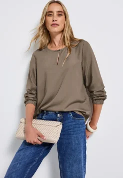 Rundhalsbluse mit Cut-Out