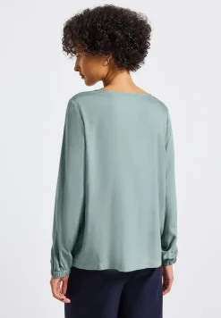 Rundhalsbluse mit Cut-Out