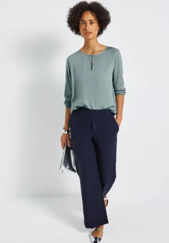 Rundhalsbluse mit Cut-Out
