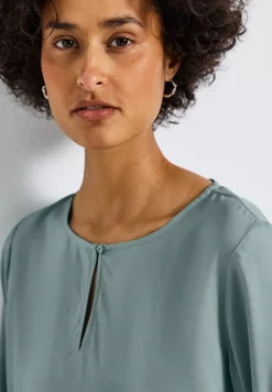 Rundhalsbluse mit Cut-Out
