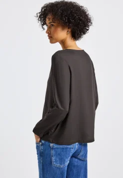 Rundhalsbluse mit Cut-Out