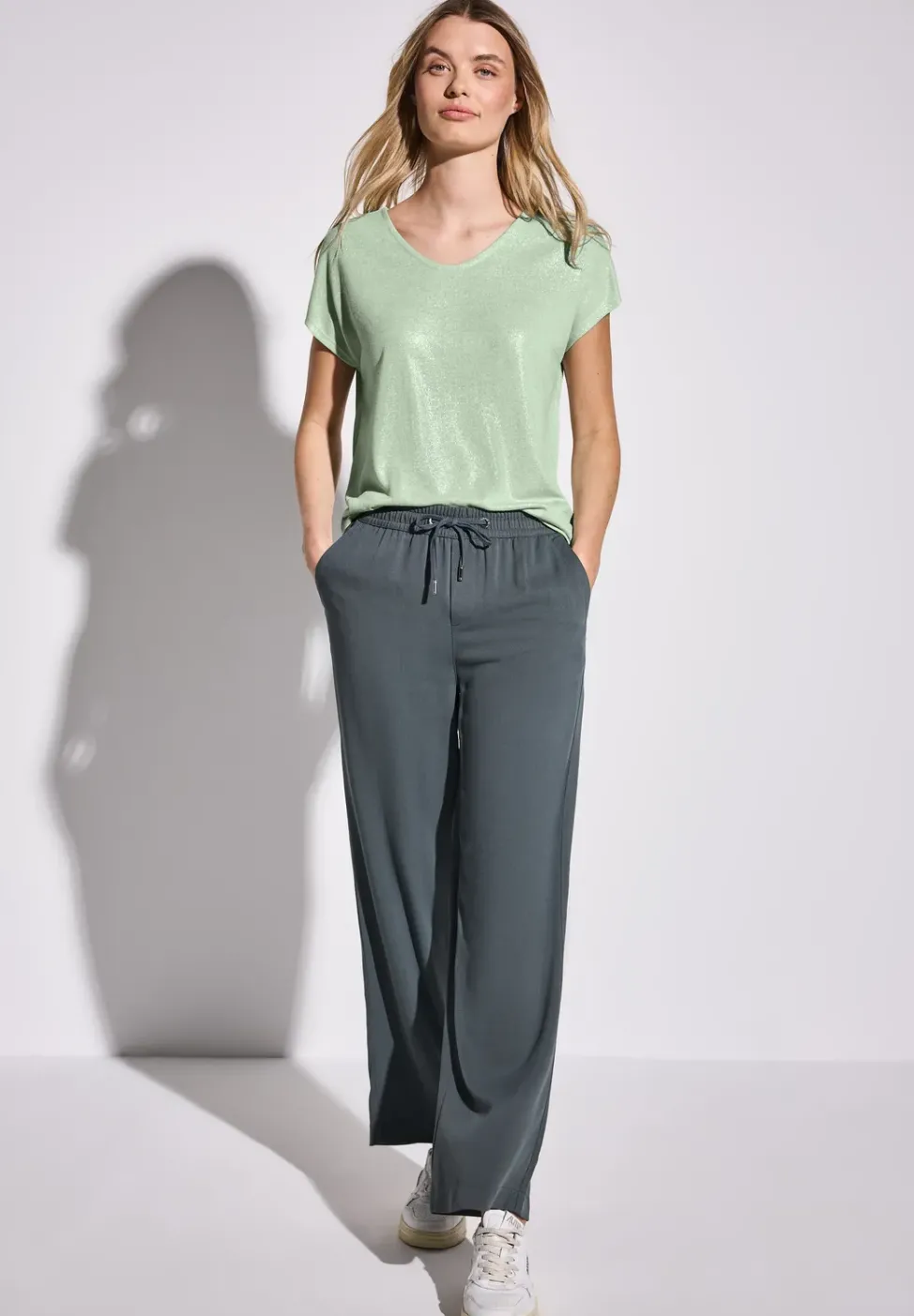 Schimmerndes V-Neck Shirt