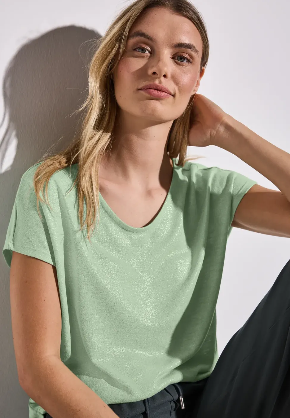Schimmerndes V-Neck Shirt