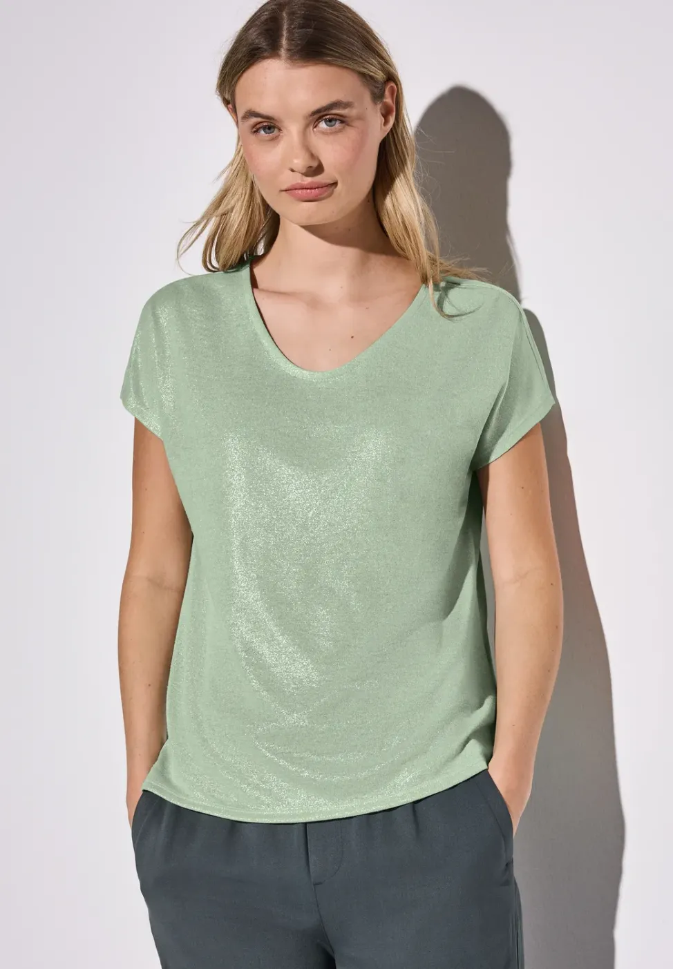 Schimmerndes V-Neck Shirt