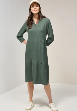 Seersucker-Kleid mit Volants