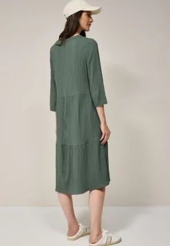 Seersucker-Kleid mit Volants