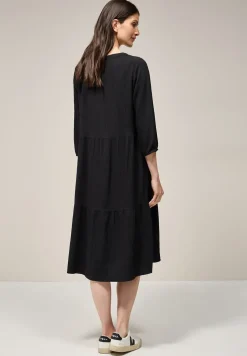 Seersucker-Kleid mit Volants