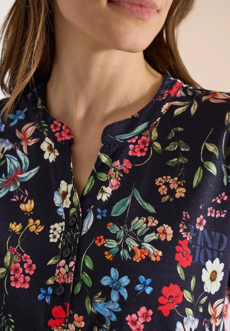 Shirt mit Split Neck und Knopfdetails