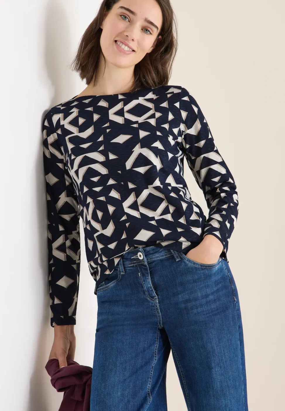 Shirt mit U-Boot-Ausschnitt