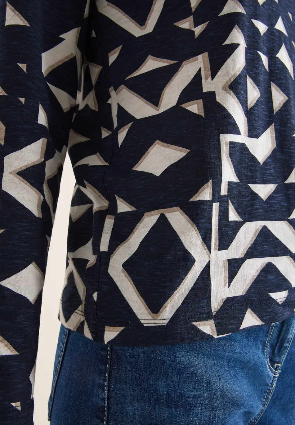 Shirt mit U-Boot-Ausschnitt