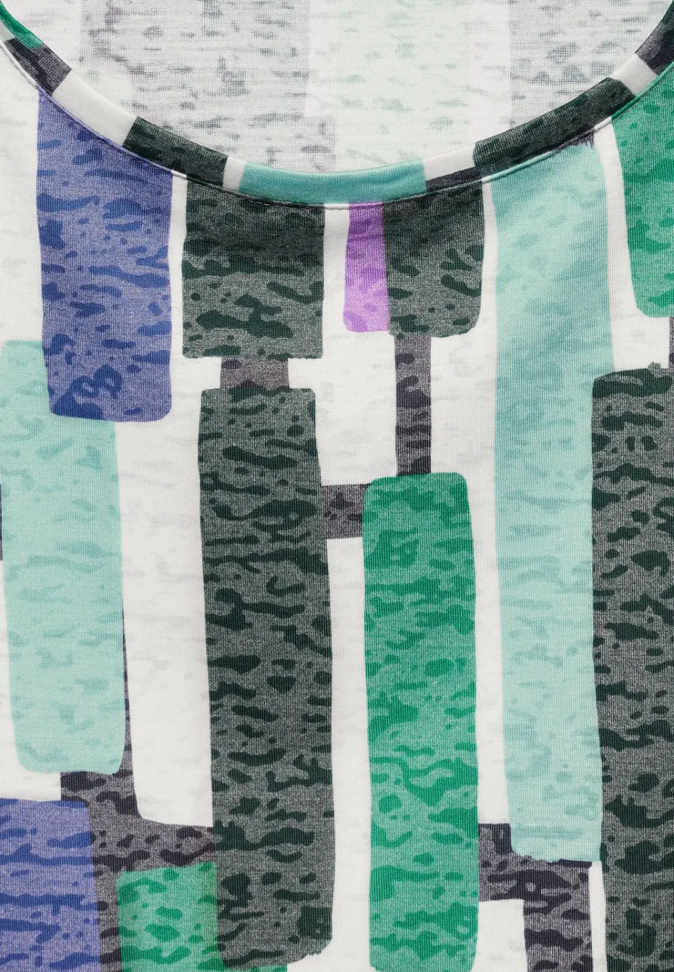 Shirt im Burn-Out-Look