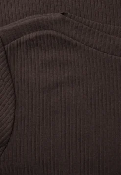 Shirt in Rippstruktur