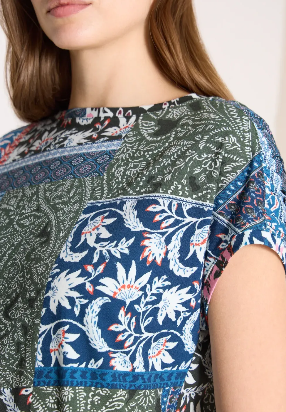 Shirt mit Boat Neck und Patchwork-Print