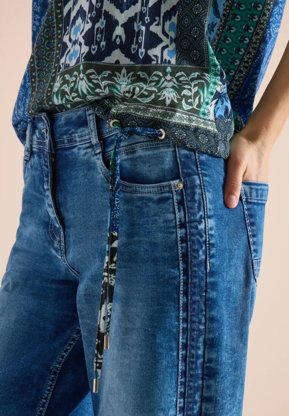 Shirt mit Boat Neck und Patchwork-Print