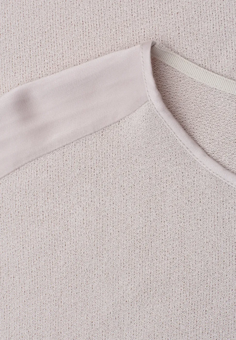 Shirt mit Boatneck und Schulterdetail