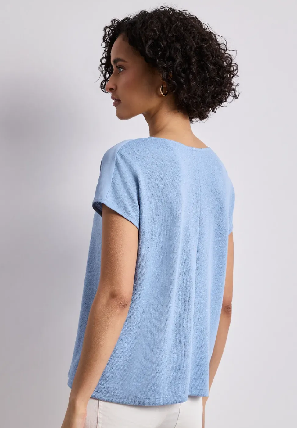 Shirt mit Boatneck und Schulterdetail