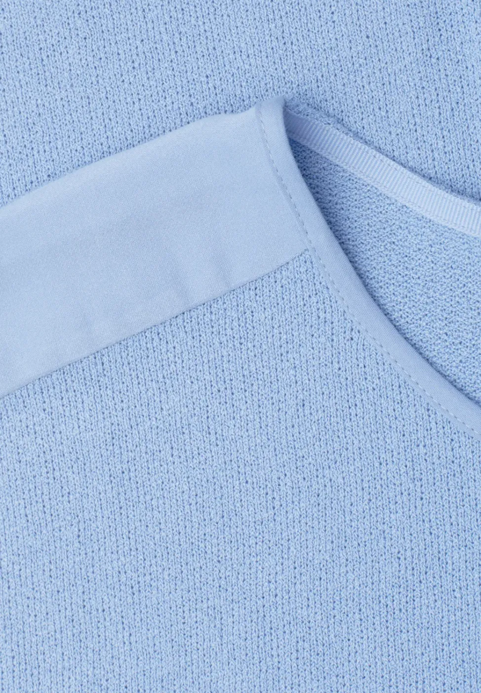 Shirt mit Boatneck und Schulterdetail