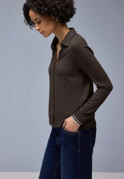Shirt mit College-Details
