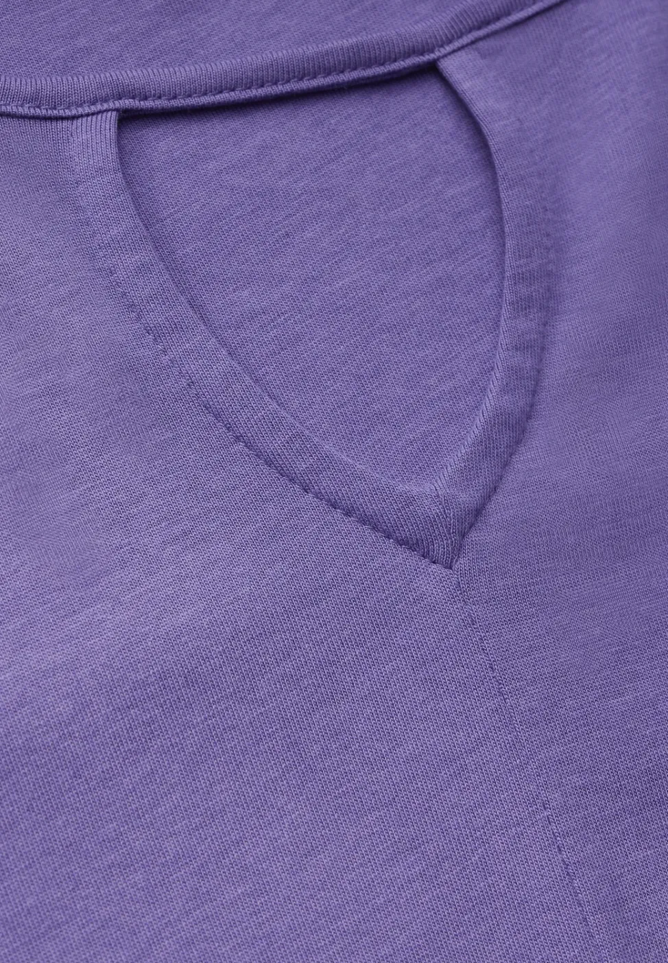 Shirt mit Cut Out