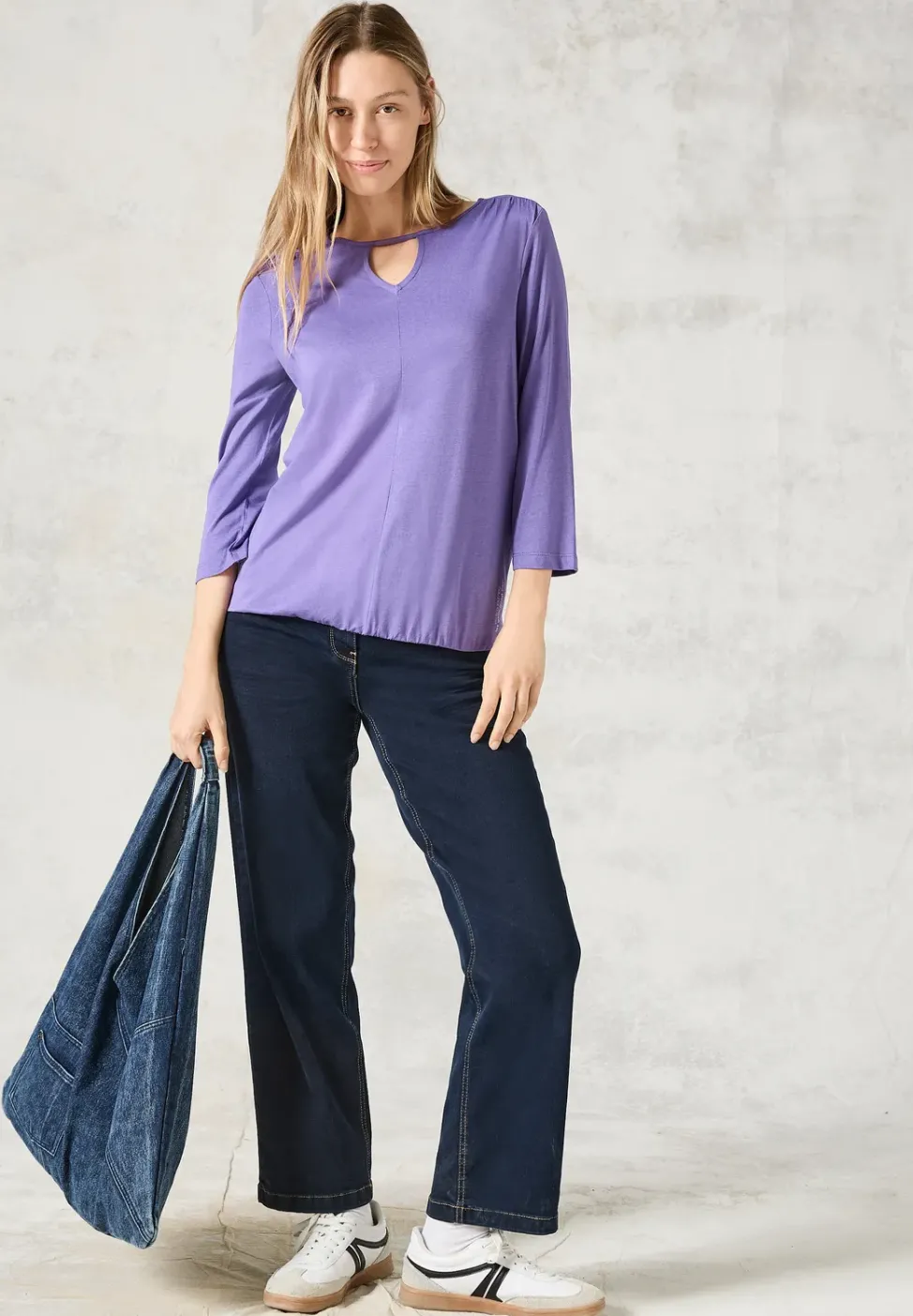 Shirt mit Cut Out