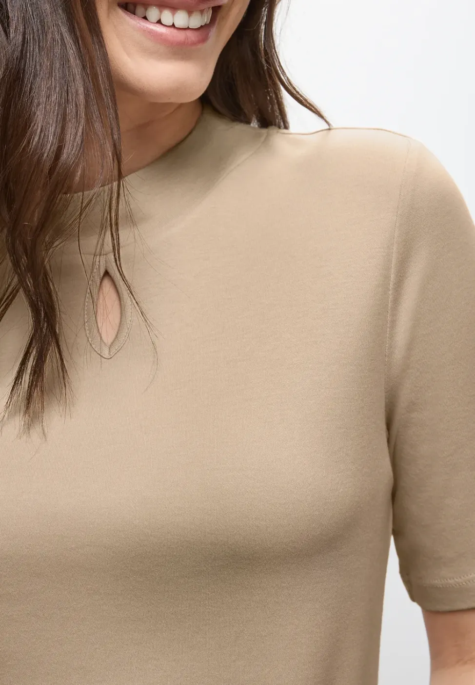 Shirt mit Cut-Out Detail