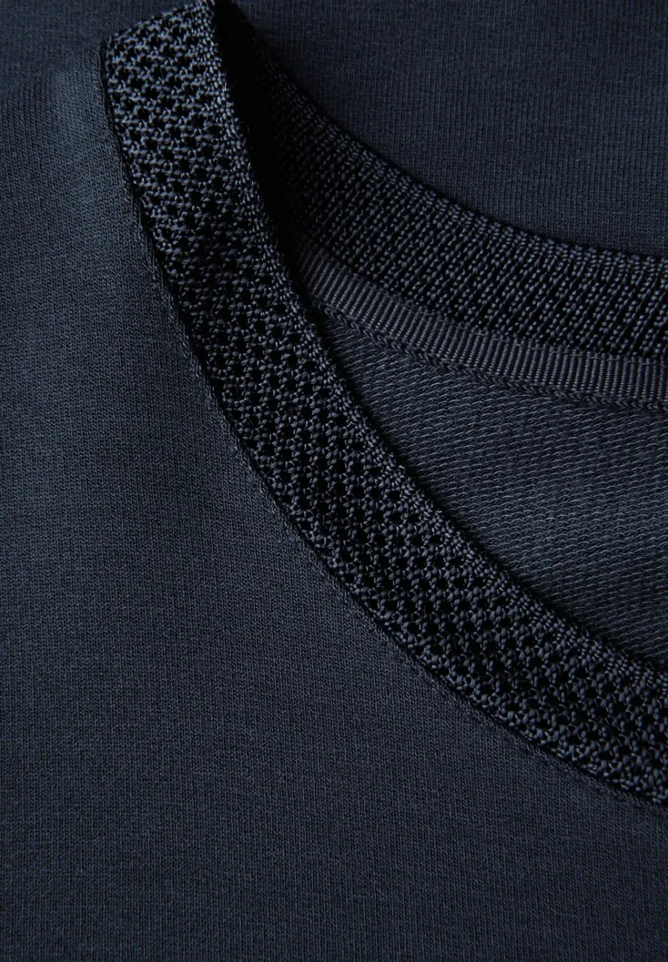 Shirt mit Deko-Ausschnitt