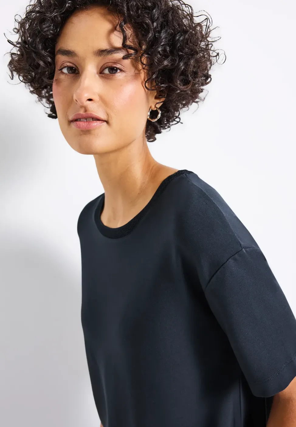 Shirt mit Deko-Ausschnitt