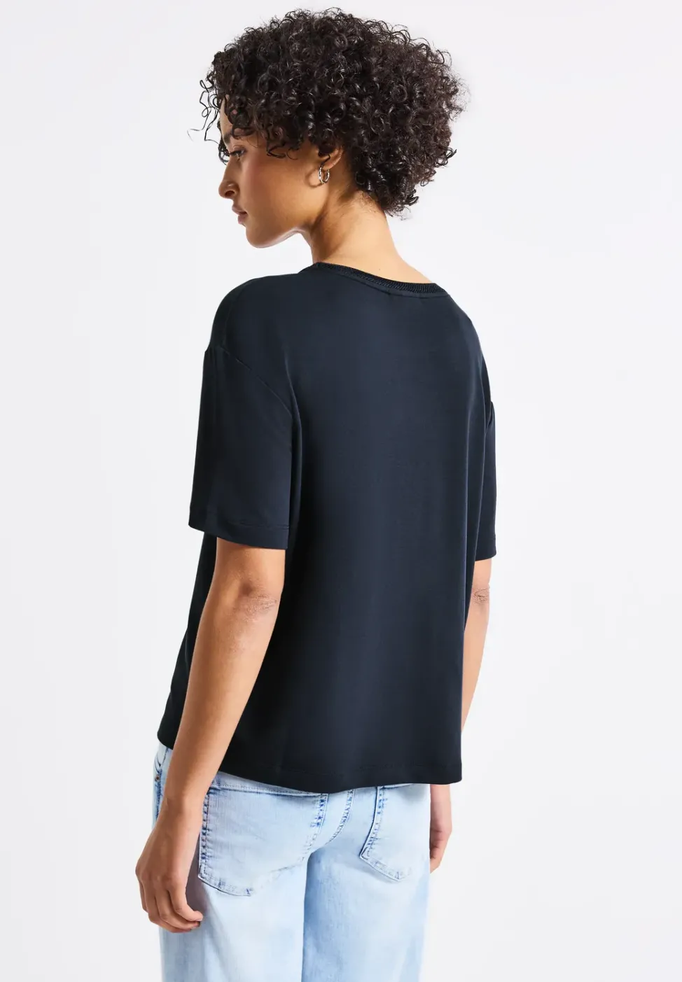 Shirt mit Deko-Ausschnitt