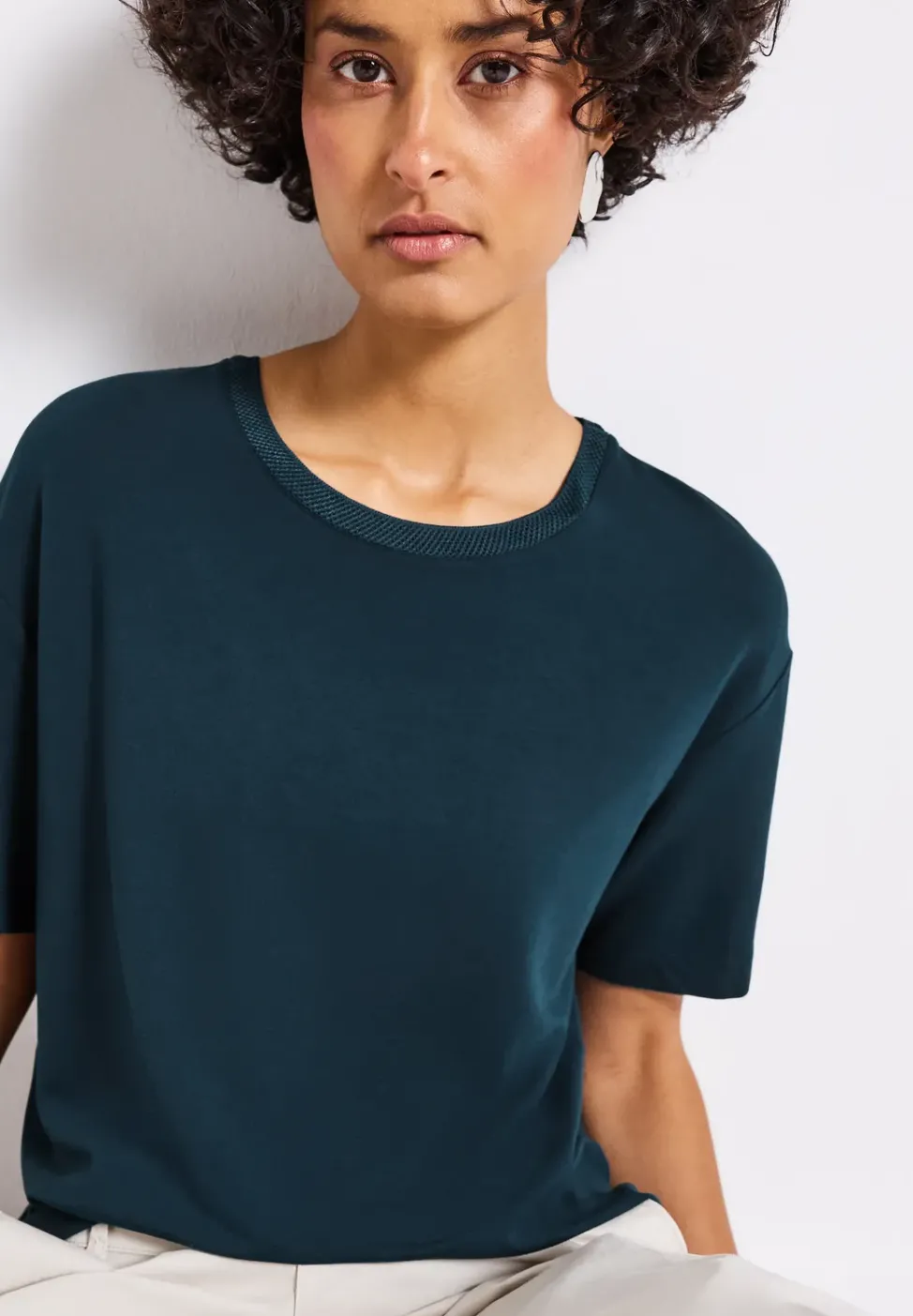Shirt mit Deko-Ausschnitt