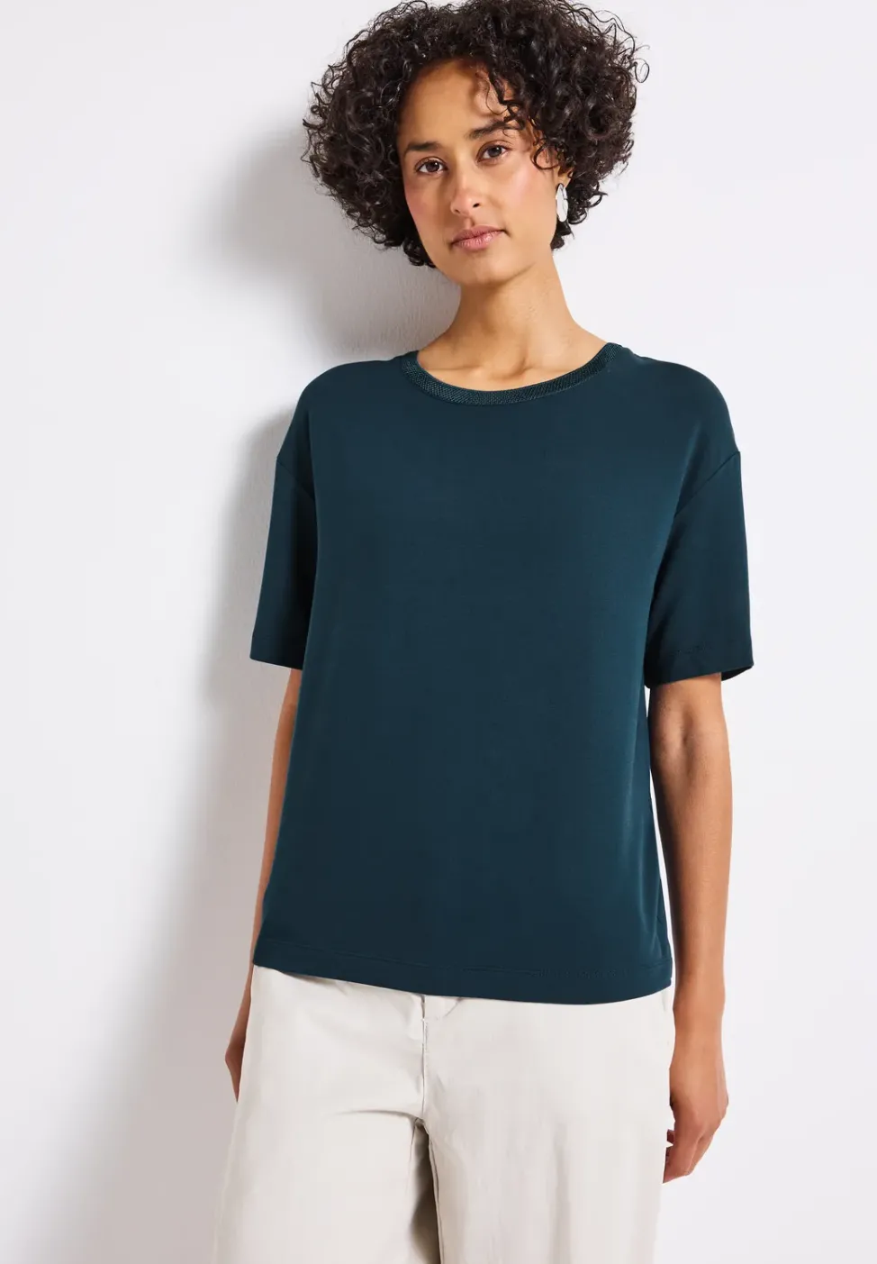 Shirt mit Deko-Ausschnitt