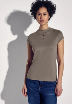 Shirt mit dezentem Cut-Out