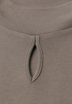 Shirt mit dezentem Cut-Out