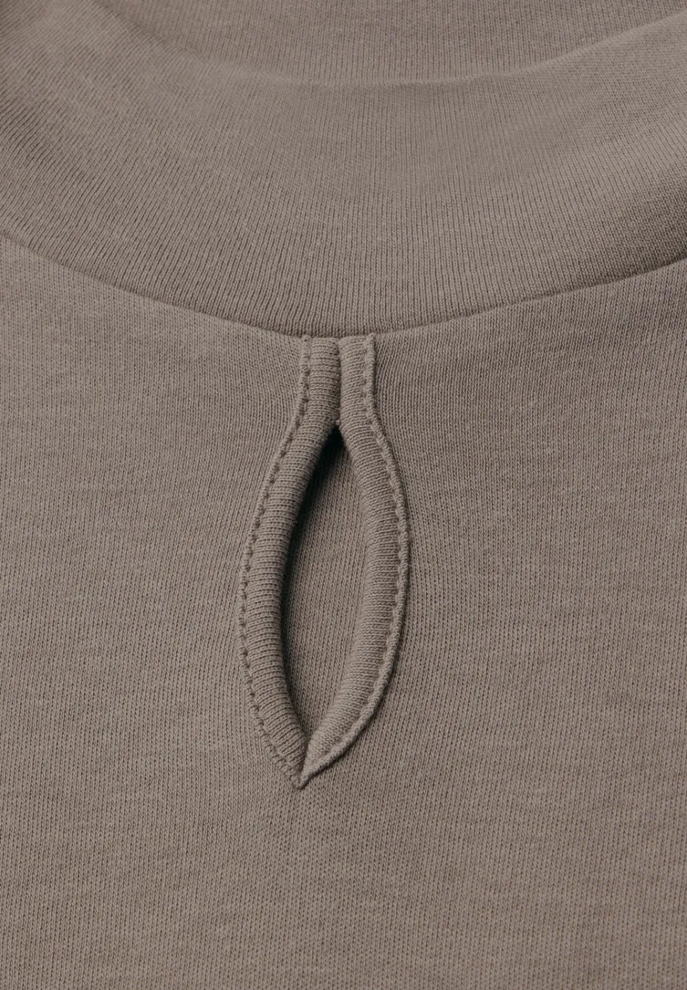Shirt mit dezentem Cut-Out