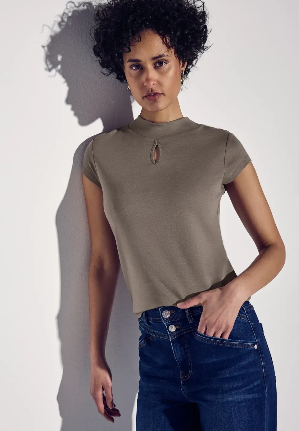 Shirt mit dezentem Cut-Out