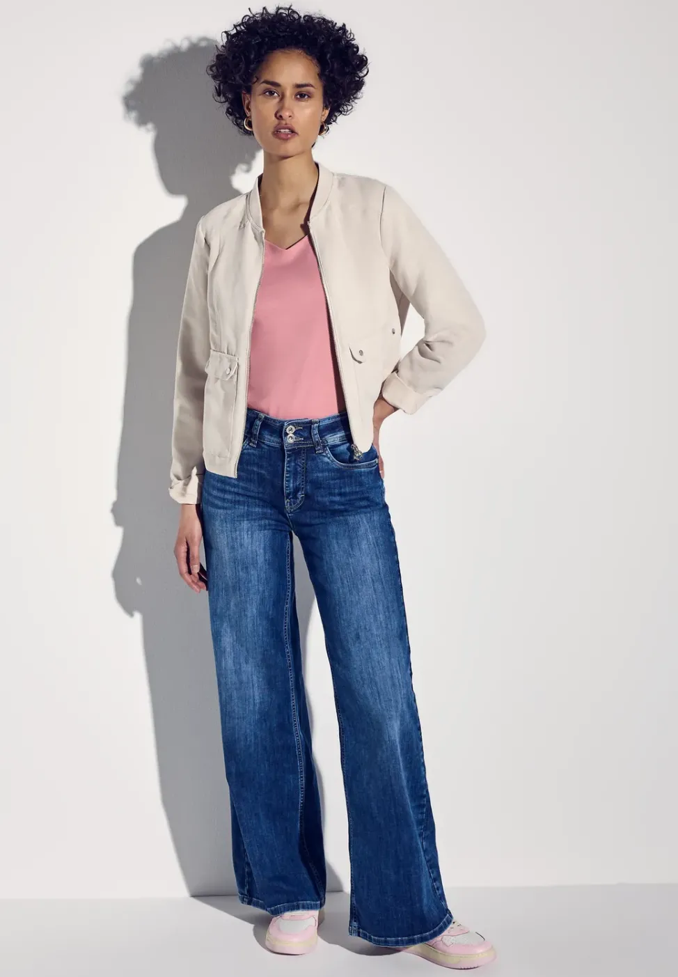Shirt mit Diamant-Ausschnitt