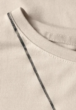 Shirt mit feinen Linien