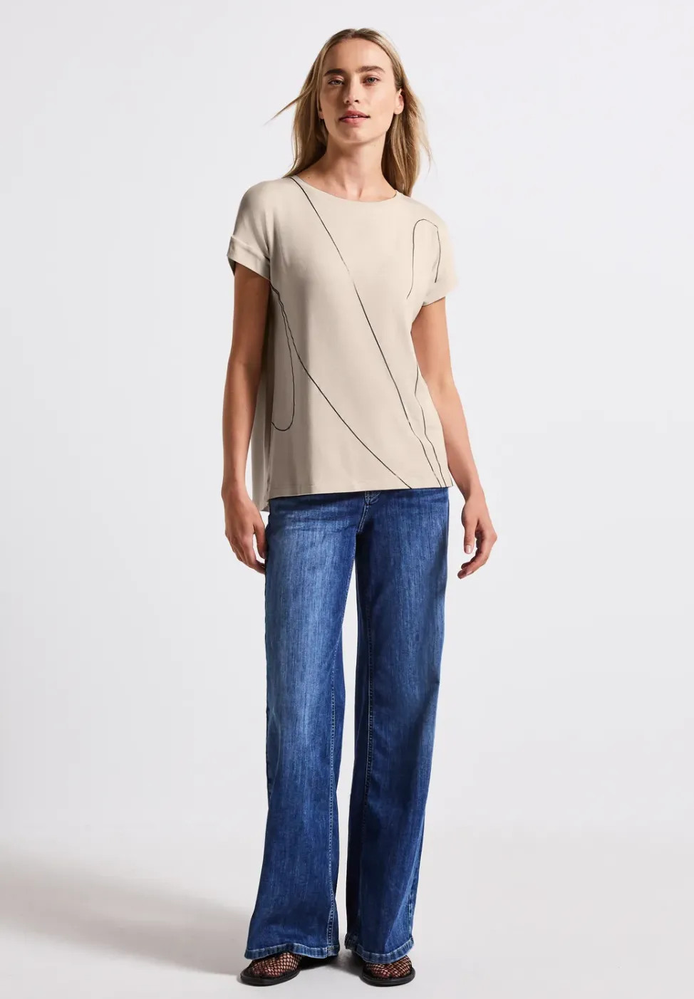 Shirt mit feinen Linien