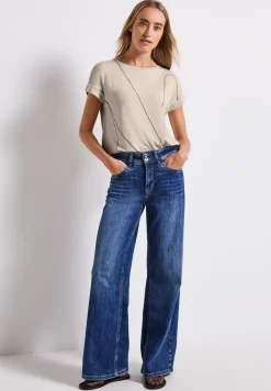 Shirt mit feinen Linien