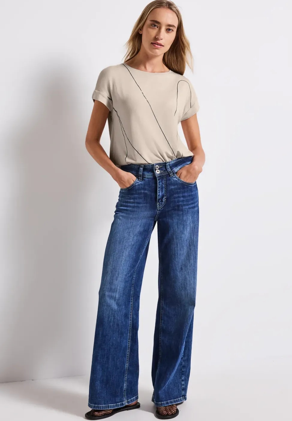 Shirt mit feinen Linien
