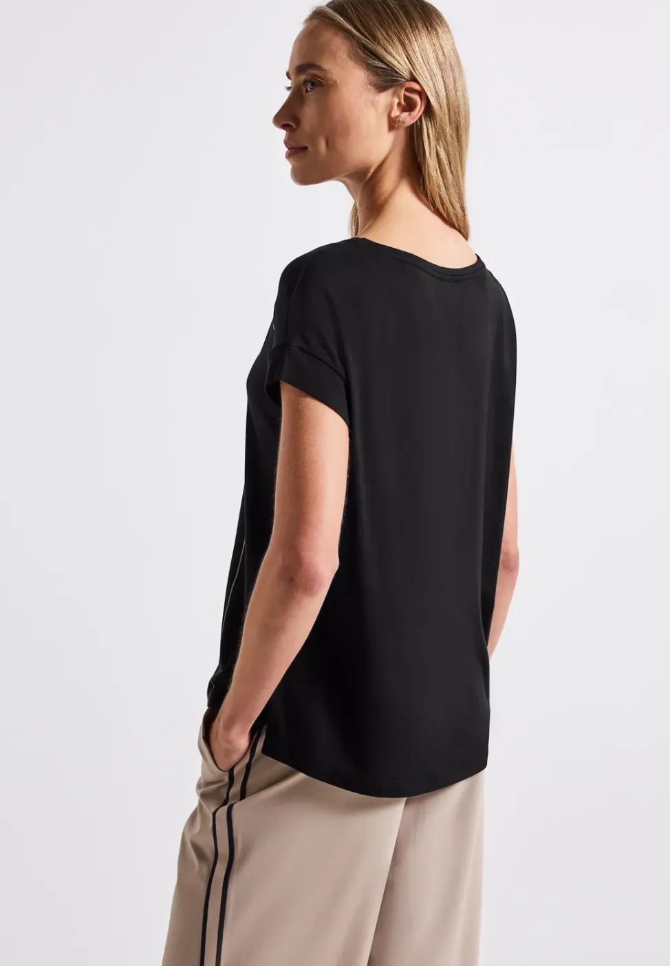 Shirt mit feinen Linien