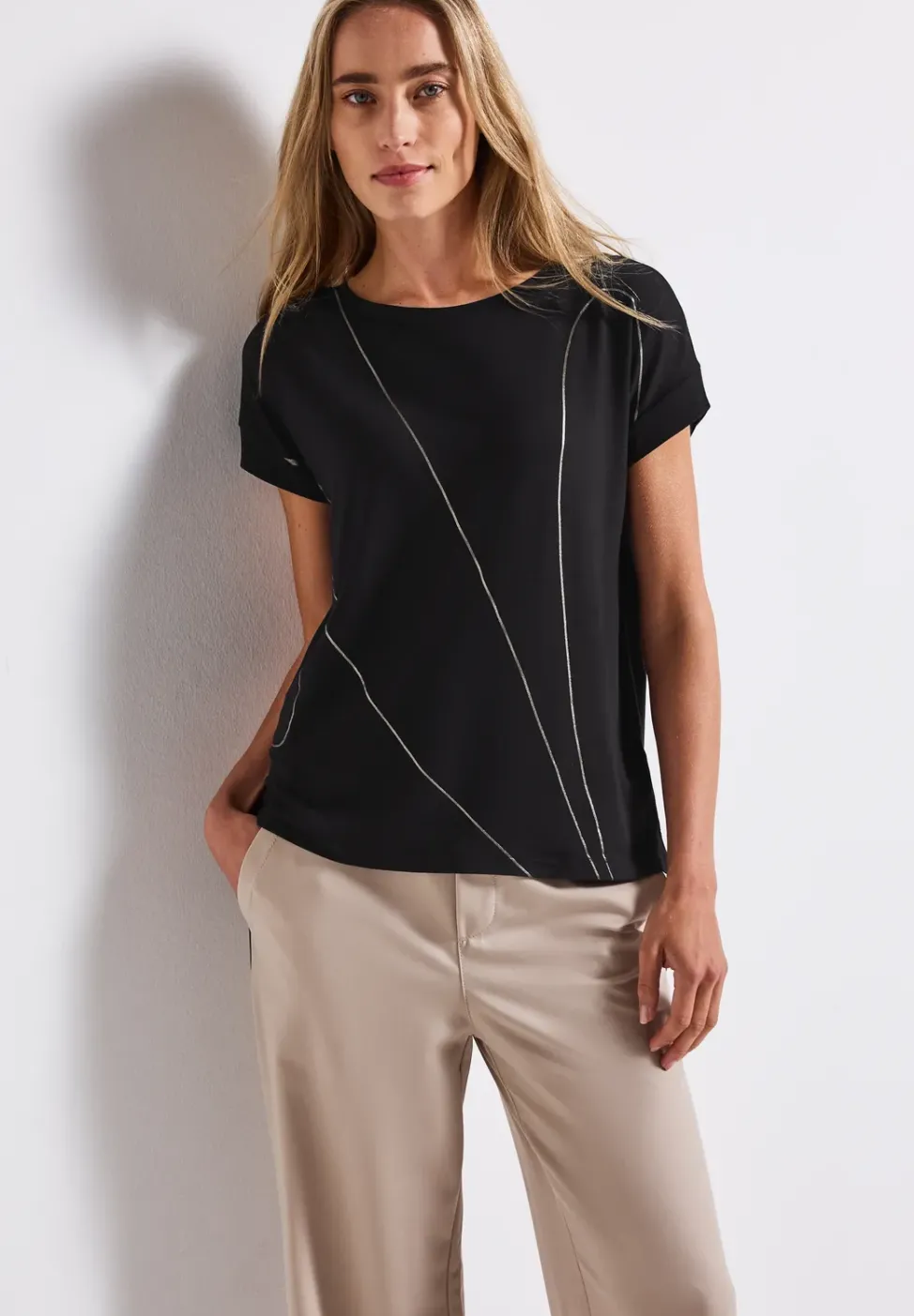 Shirt mit feinen Linien