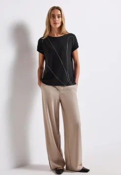 Shirt mit feinen Linien