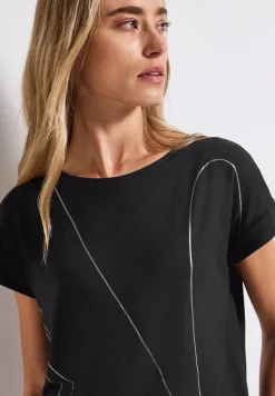 Shirt mit feinen Linien