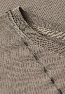 Shirt mit feinen Linien